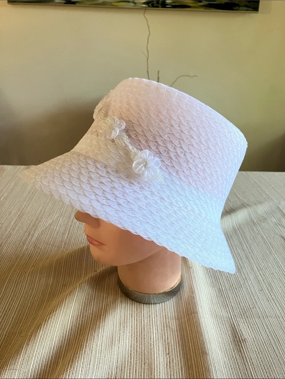 Women’s White Floral Accent Bucket Hat